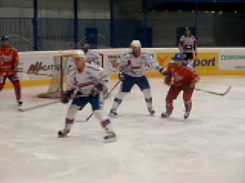 Má premiéra i derniéra na střídačce