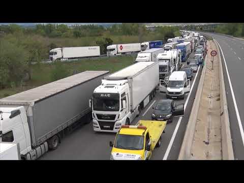 AP-7 i N-II tallades a l'Alt Empordà com a protesta per la violència policial