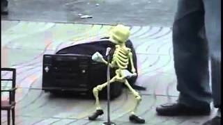 Skeleton puppet dances the twist