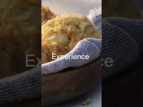 Red lobster biscuits vs Popeyes biscuits #redlobster #popeyes #1v1 #biscuits #biscuit 🍗🦞🥖