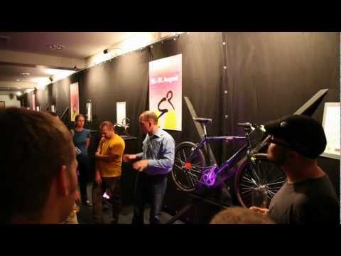 Rundgang 20 Jahre Eurobike mit Gunnar Fehlau  (fahrstil magazin)  am Rohloff Speedhub Bike!