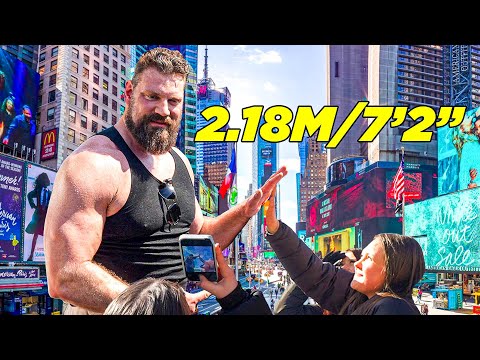 The Dutch Giant (2.18M/7'2") In New York