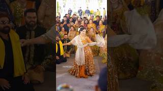 Download lagu Pinky Hai Paise Walon Ki | Mehndi Dance Performance | Indian Wedding Dance | Sangeet Dance | #dancer mp3