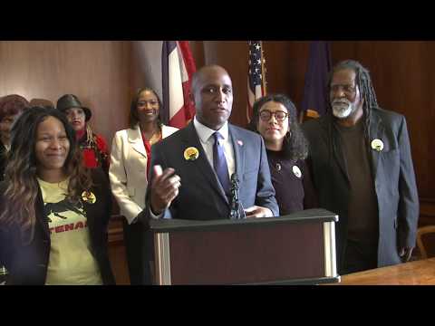 Mayor Signs Tenants Rights Package