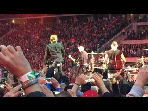 U2 Berlin 2017 full concert (pt.1) Sunday bloody Sunday, New years day