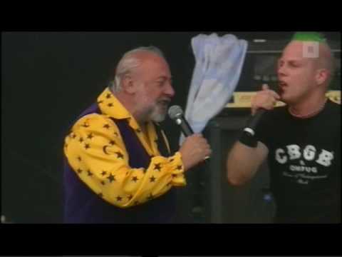 De Heideroosjes en Urbanus   Rock Werchter 2004