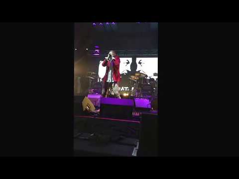 2017.05.20 Chocolate Starfish perform 'Four letter word'