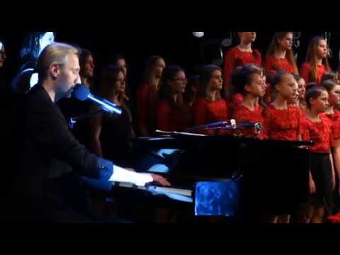 Tu i teraz - Piotr Selim i Chóry Akademos