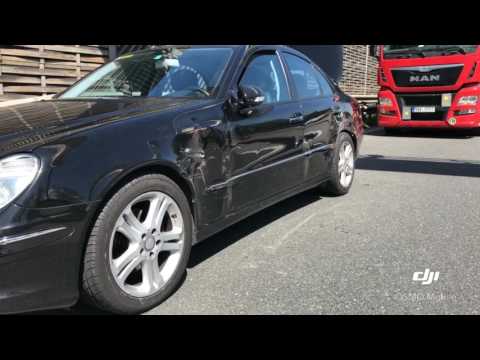 Taxi wird von Sattelzug erfasst