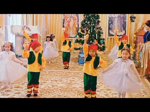 Новогодний танец "Jingle bells" в детском саду