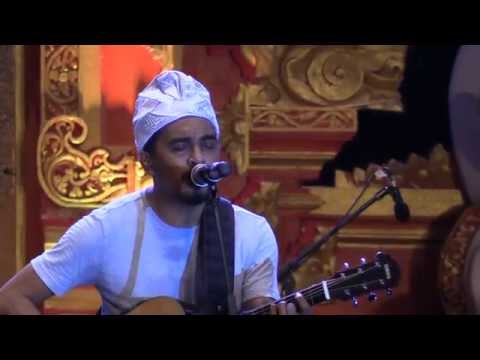 Glenn Fredly & The Bakuucakar - Cinta dan Rahasia @ Sanur Village Festival 2016 [HD]