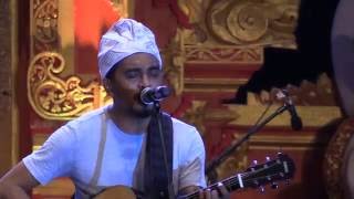 Download lagu Glenn Fredly & The Bakuucakar - Cinta dan Rahasia @ Sanur Village Festival 2016 [HD] mp3