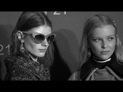 N21 Fall Winter 2017 2018 backstage in 60 seconds.
