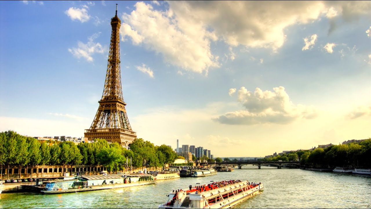 Unveiling the captivating highlights of a Seine River cruise!