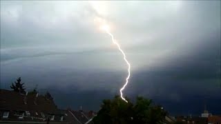 preview picture of video '2014.06.09 - Germany / NRW - Unwetter über Mönchengladbach am Pfingstmontag'