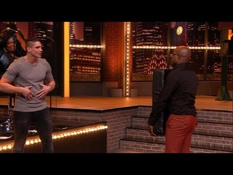 Rico Verhoeven trapt Jandino - DINO.