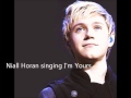Niall Horan singing Im Yours