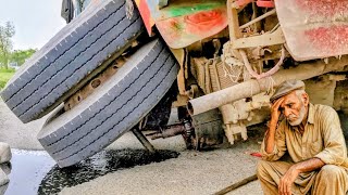 Pakistani Truck's Rear Axel And Hub Broken By Hevey Load Accident Unstoppable Break Down Pakistan 