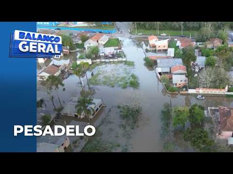 Rio Negro parou de subir após acordar moradores com água dentro de casa