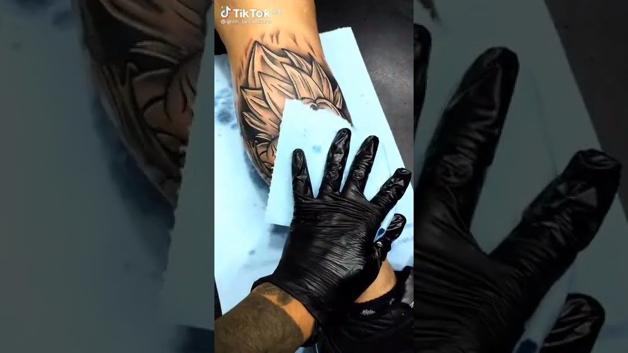 increíble tattoo de Goku