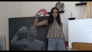 Sale a vender cuadro de "El Canelo" Álvarez y el boxeador lo compra para ayudarla