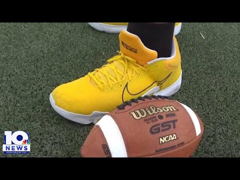 Teen with size 23 feet gets shoes from Shaq