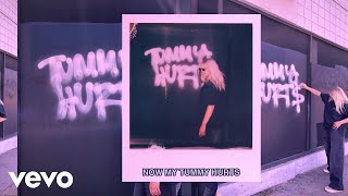 Kadr z teledysku Tummy Hurts tekst piosenki Reneé Rapp