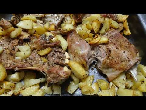 Come fare agnello e patate arrosto in forno a legna How to make lamb and potatoes in wood fired oven