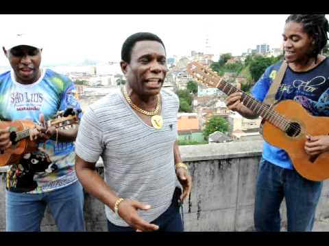 Neguinho canta o samba-enredo da Beija-Flor para o Carnaval de 2012