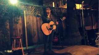 Dalia - "Eyes to the Sky" (Live at Cafe Alibi)