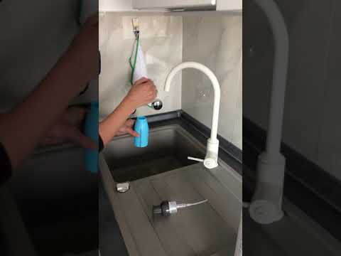 Geschirrspülmittel Glancy anmischen im Schaumspender proWIN