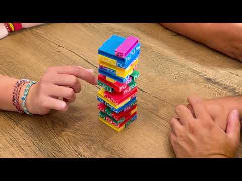 UNO Stacko Gameplay – Like UNO, But Way More Wobbly!