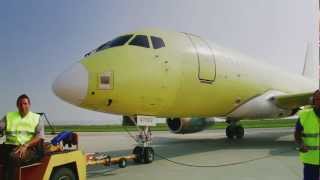 preview picture of video 'First Sukhoi Superjet 100 in Venice'