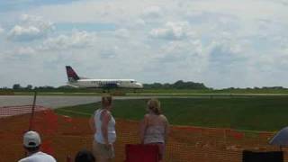 preview picture of video 'Mesaba Airlines MES3170 Taking Off from KCOU during Air Show'