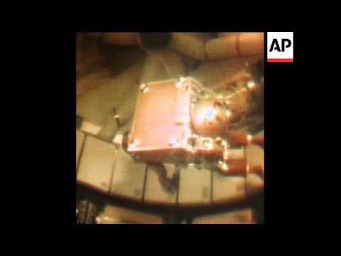 SYND 15-8-73 ALAN BEAN LEVITATING INSIDE SKYLAB