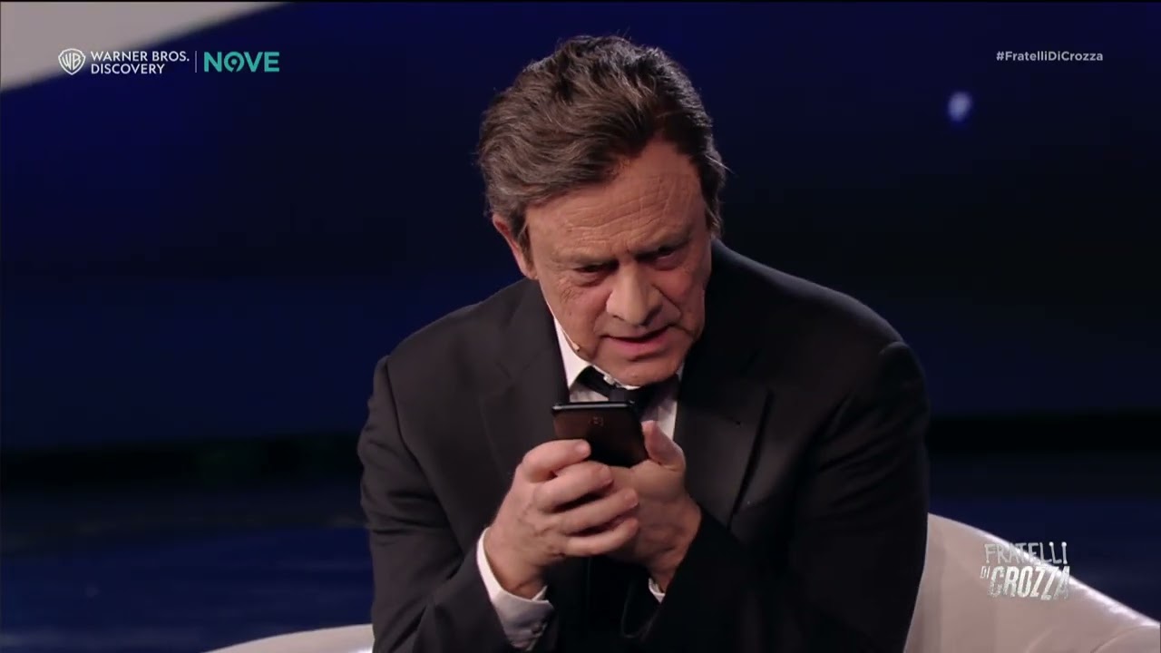 Crozza Calenda "Giorgia, prendi me. Non contano le dimensioni dei parlamentari ma come li si usano"