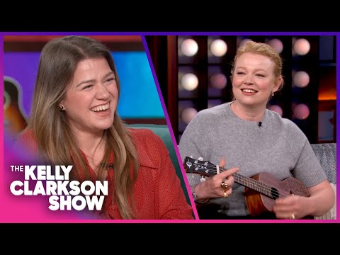 Sarah Snook SHOCKS Kelly Clarkson With Ukulele Performance!