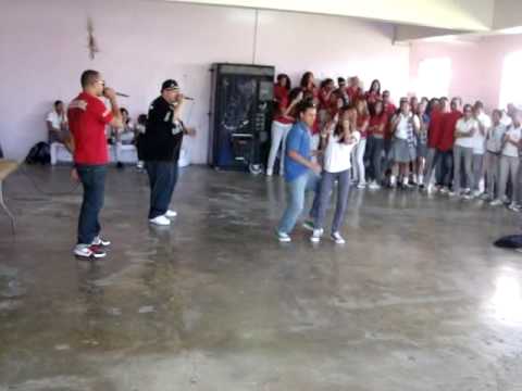 Genio y Baby Johnny "Se menea" LIVE @ San Isidro High Lukillo