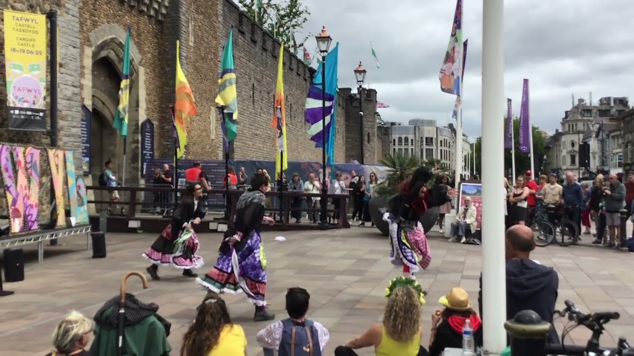 Welsh Filk Dnancers at Cardiff Castle