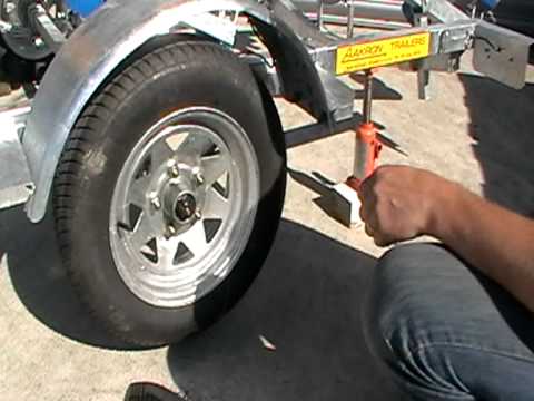 boat trailer maintenance -Removing Bearing Buddy