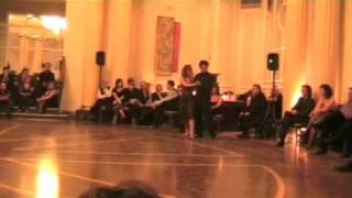 Sebastian Arce y Mariana Montes bailando un Tango en una Milonga de Zaragoza