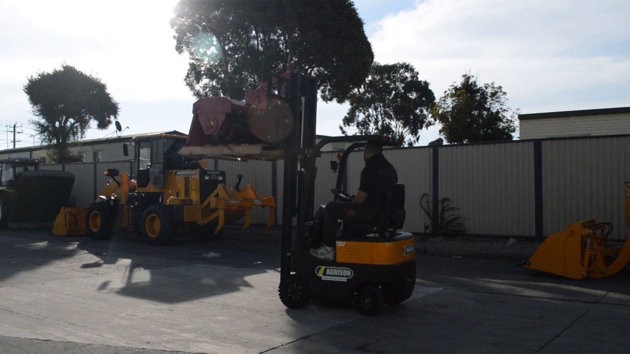 Brand New 2021 Electric Seated 1.1Tonne Forklift - 4 Solid Tyres - 2 Stage Mast!! - video 1