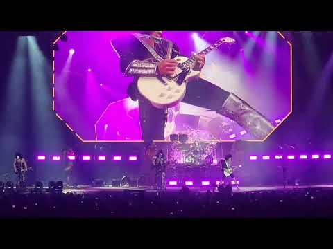 End of the Road World Tour kiss 07.07.2022 Zürich