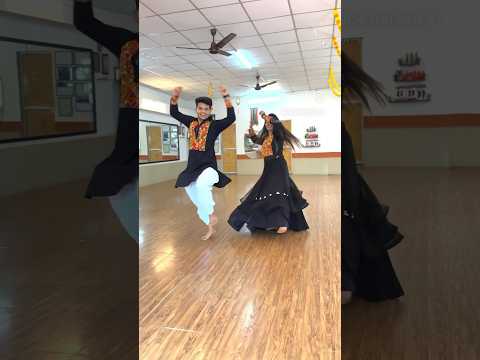 New dakla ghoomar tutorial🙌😍🖤 #dakla #garba #howtogarba #garbatrainer #couplegarba #garbasong