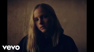 Traurige Augen Lyrics English Translation