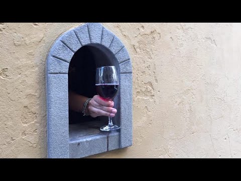 A Florence, les "fenêtres à vin" de la Renaissance aident les restaurateurs en pleine pandémie
