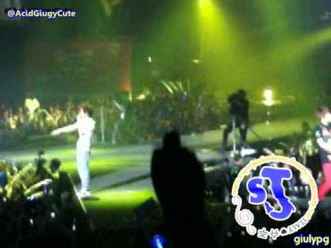 110610 SM Town in Paris - Super Junior Eunhyuk, Shindong Shinee Key, Minho - A-YO 2 {Fancam}