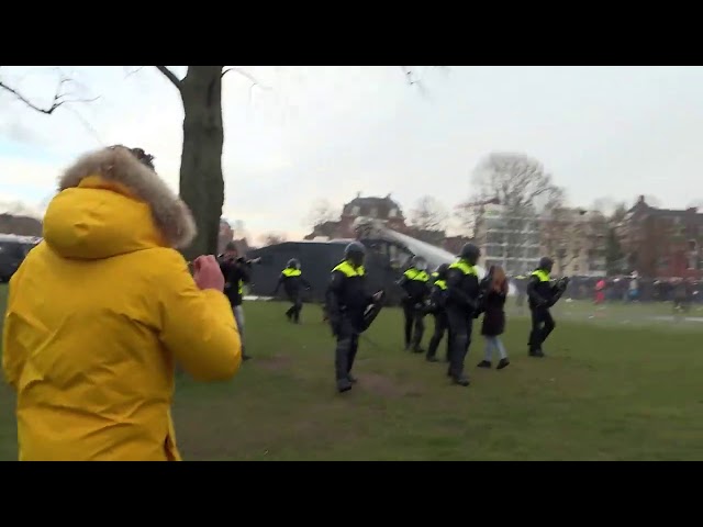ME grijpt keihard in bij demonstratie, ook Slijptol krijgt klappen