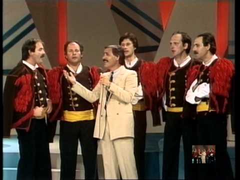 MIŠO KOVAČ & KLAPA MASLINA - NOĆAS ĆEMO ZEMLJI KO MATERI REĆI (OFFICIAL LIVE VIDEO 1986)