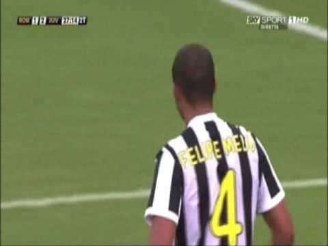 Melo celebrating a good tackle! [Roma 1-3 Juventus]